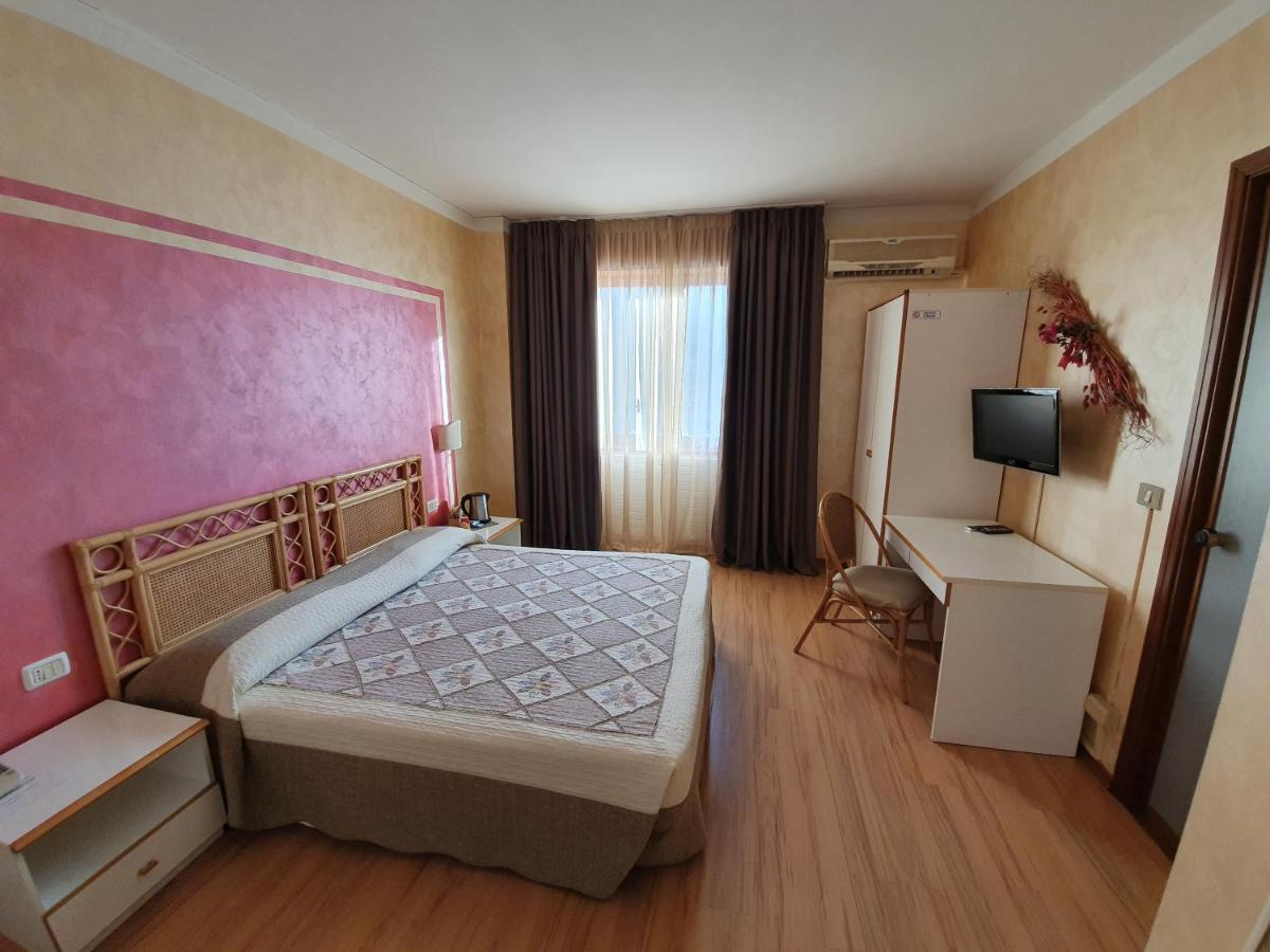 Hotel Le Pageot Aosta Exterior photo
