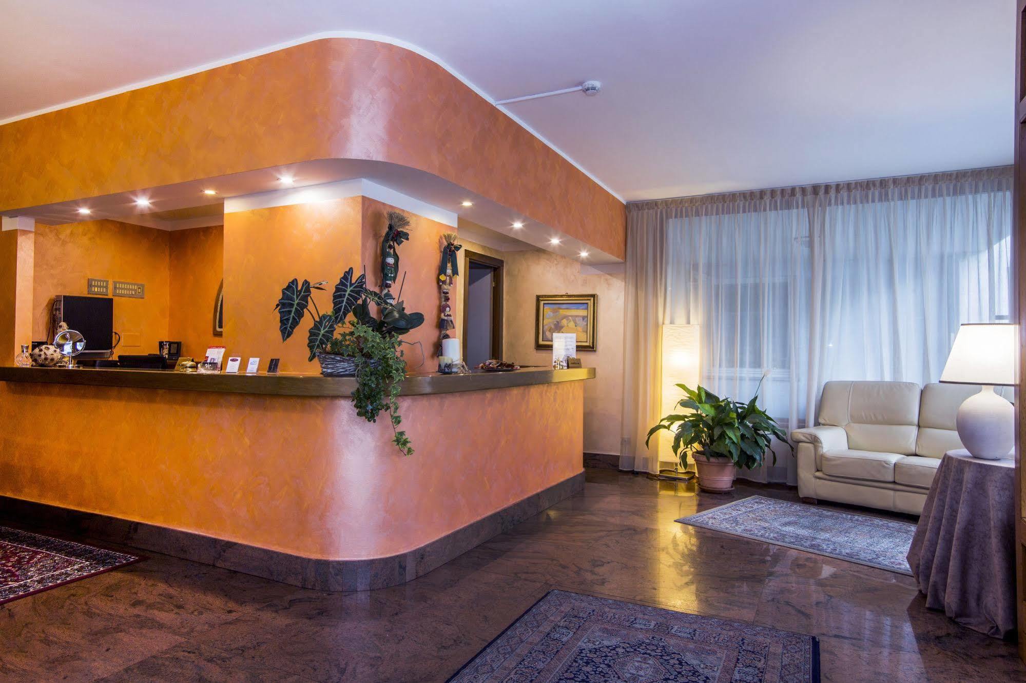 Hotel Le Pageot Aosta Exterior photo
