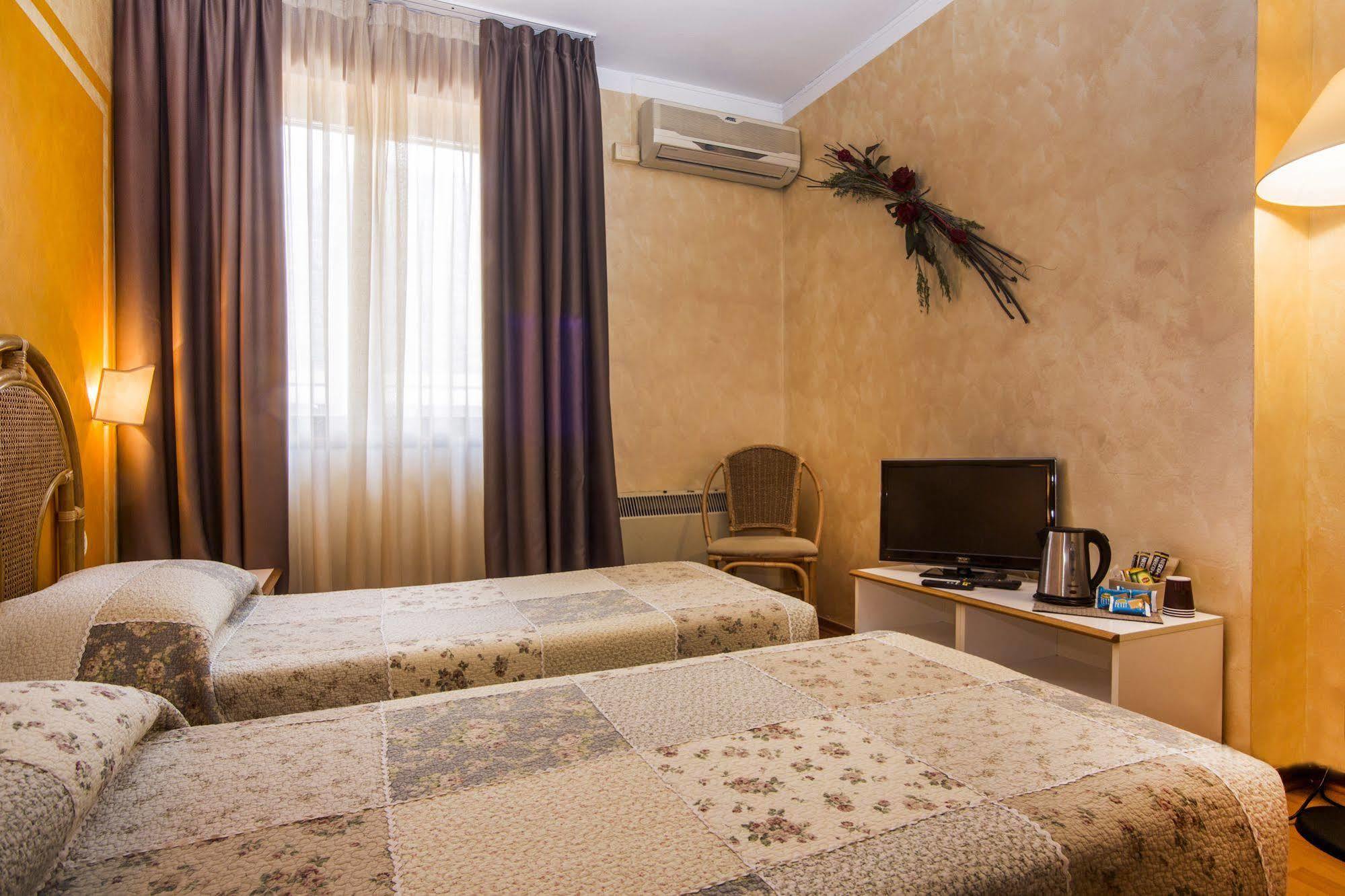 Hotel Le Pageot Aosta Exterior photo