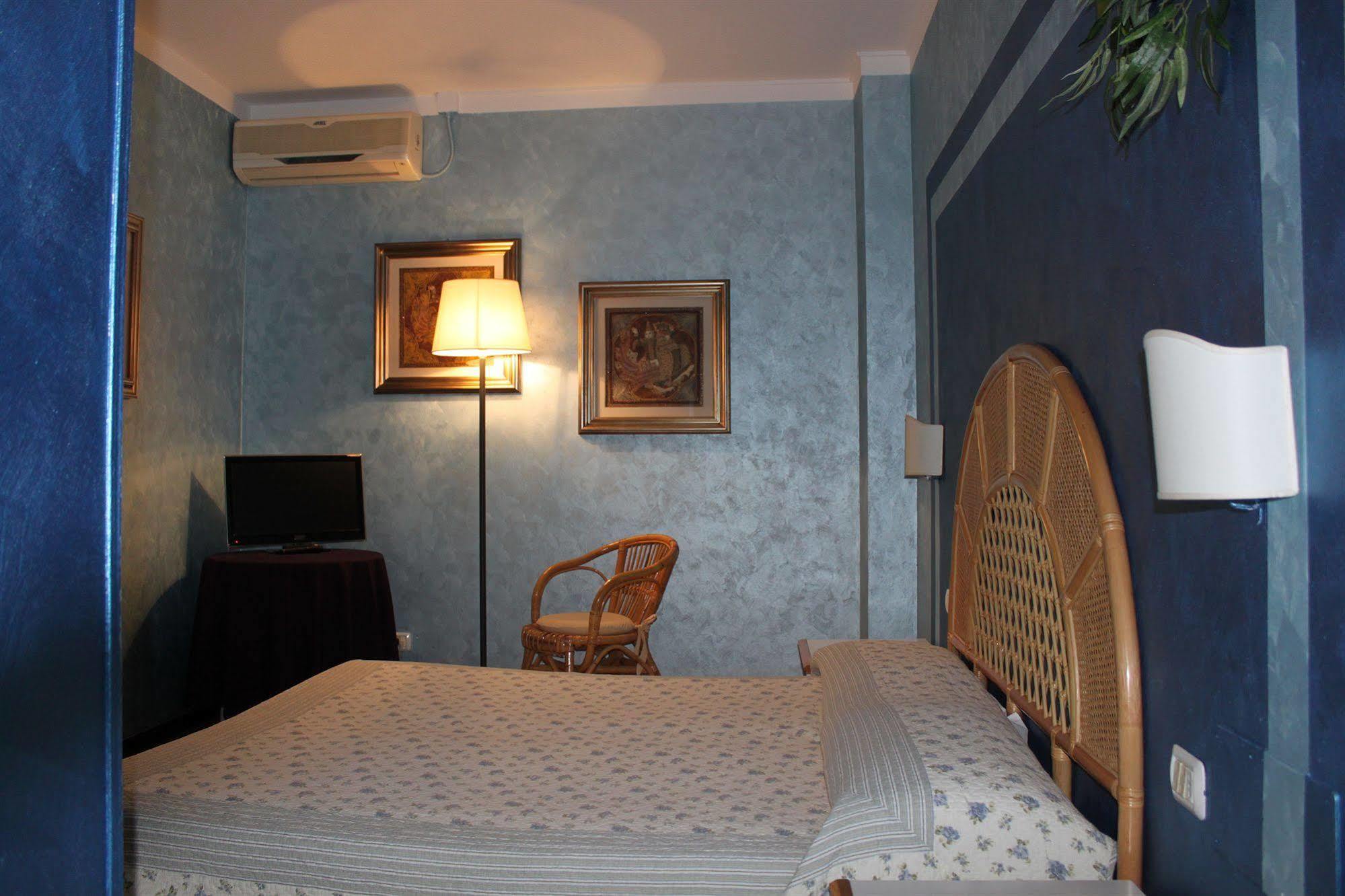 Hotel Le Pageot Aosta Exterior photo