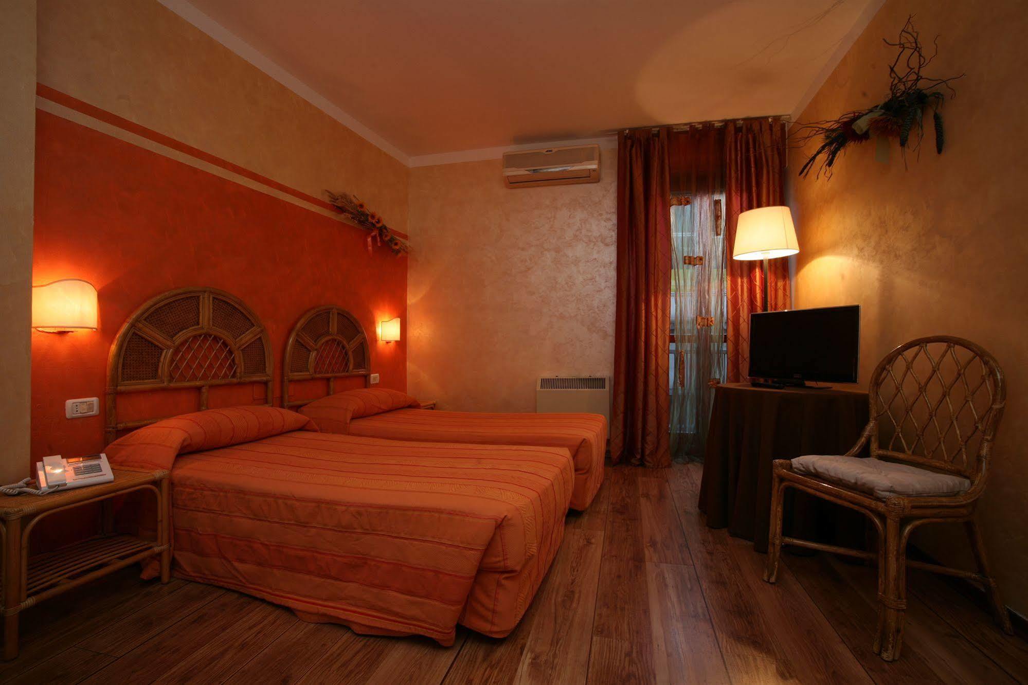 Hotel Le Pageot Aosta Exterior photo